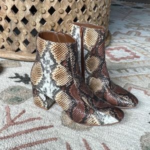 Chinese laundry booties